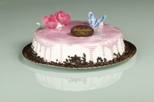 Tarta Latina con glaseado morado y relleno cremoso a elegir.