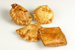 Pack de 2 empanadillas surtidas con masa dorada