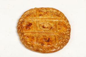 Empanada redonda casera de atún