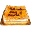 Tarta de hojaldre con yema tostada, rellena de nata y crema pastelera.