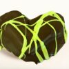 Palmerita bañada en chocolate negro y pistachos, un toque exclusivo Dubái.