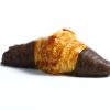 Mini croissant con punta bañada en chocolate