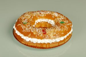 Roscón de Reyes artesanal con frutas, de 1/2, relleno de nata