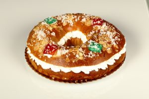Roscón de Reyes artesanal con frutas, de 1/4, relleno de nata