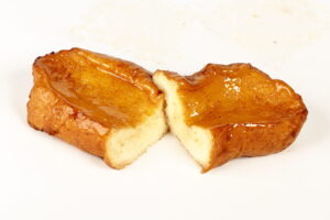 Torrija casera bañada en almíbar