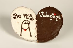 Palmerón de hojaldre mitad chocolate, mitad chocolate blanco, con o sin nata.