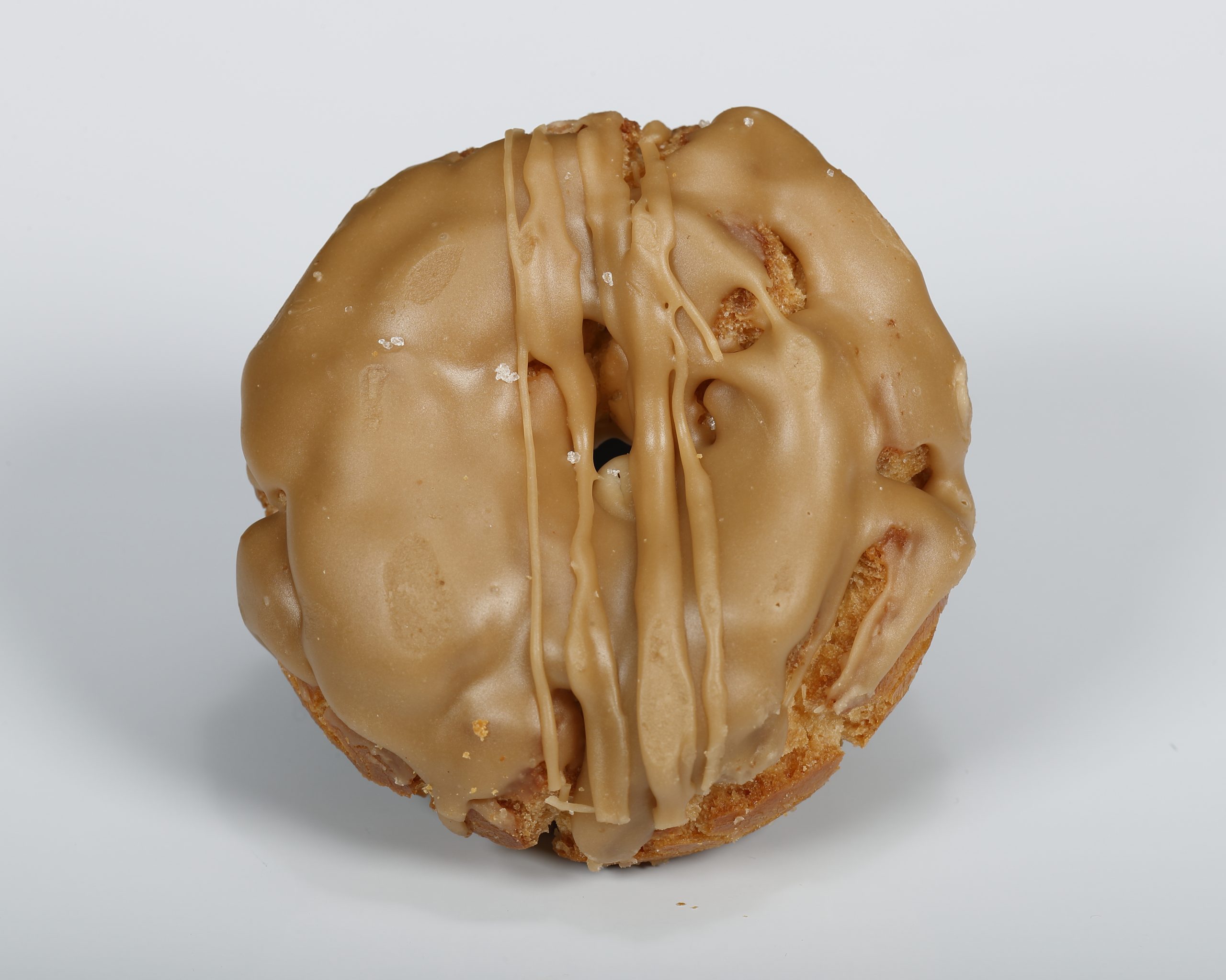 Rosquilla madrileña con glaseado de café brillante.