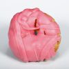 Rosquilla lista rosa con glaseado sabor fresa.