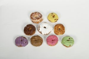 Rosquillas típicas madrileñas surtidas: listas, tontas, Santa Clara y de viento.