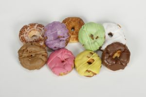 Rosquillas típicas madrileñas surtidas: listas, tontas, Santa Clara y de viento.