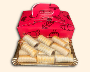 Caja de 18 huesos de santo artesanos con rellenos variados.
