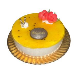 Mousse tropical de frutas con textura cremosa y ligera