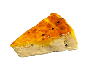 Tarta de queso cremosa con cobertura exótica.